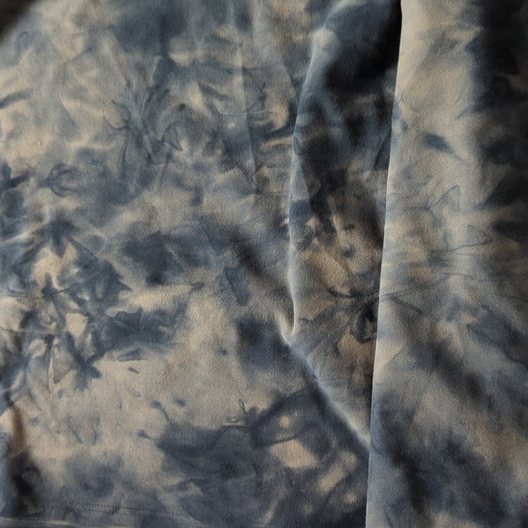 Lululemon Customizable Snap Scarf Rulu in Tie Dye Navy and Mauve - Picture 7 of 7